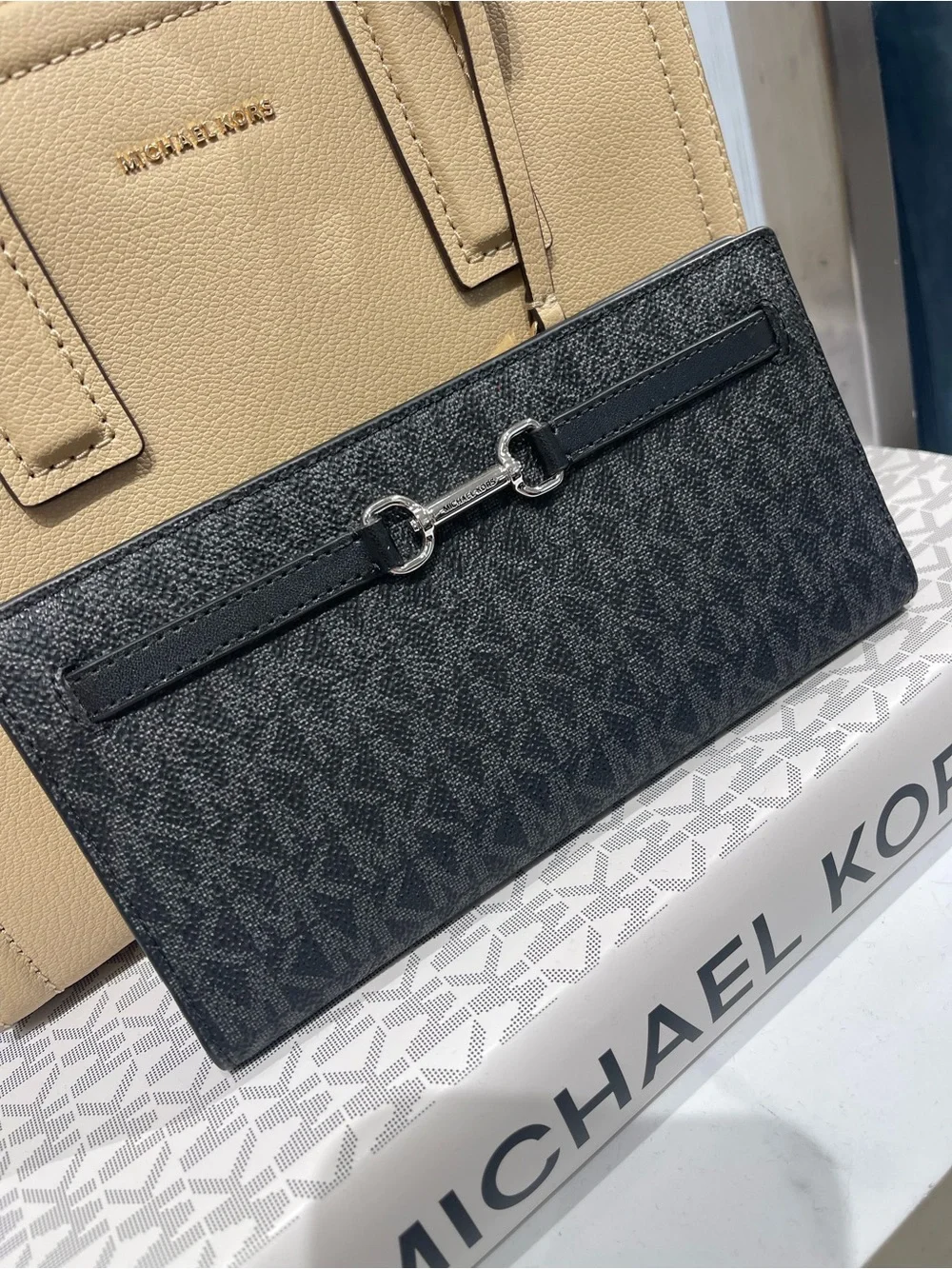 Michael Kors Carson Large Signature Logo Snap Wallet Black NWT